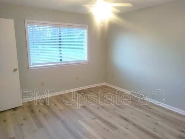 Building Photo - 100 Buttercup Way