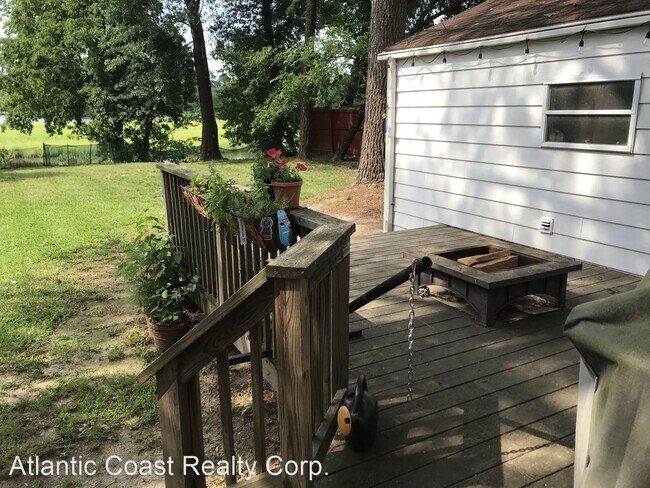 Building Photo - 3 br, 1 bath House - 520 Summers Drive