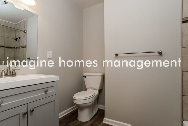 Building Photo - Remodeled 4 Bedroom Home in Overland Park!