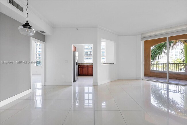 Building Photo - 3001 NE 185th St