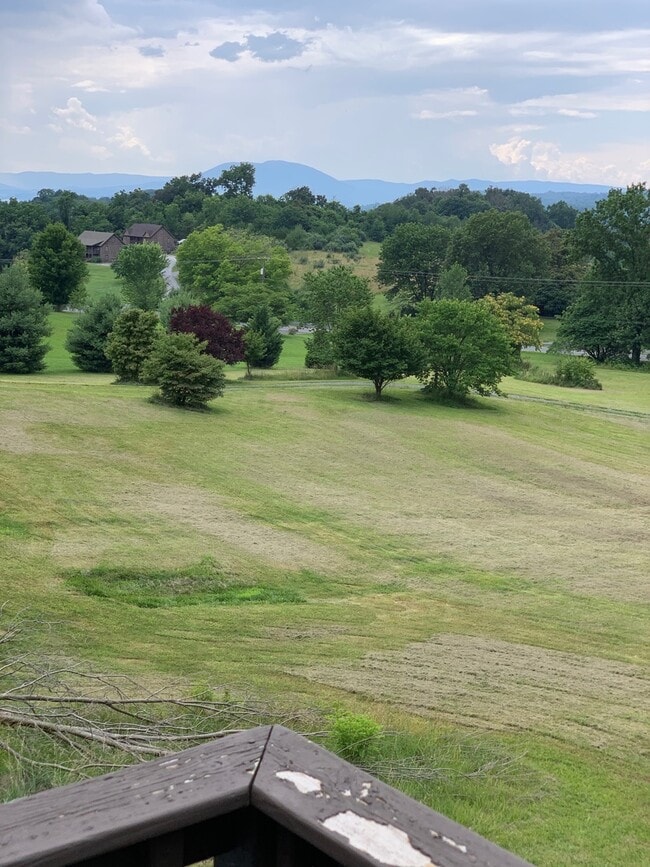 Building Photo - 2 Br 2 Ba house in the county; quiet and p...