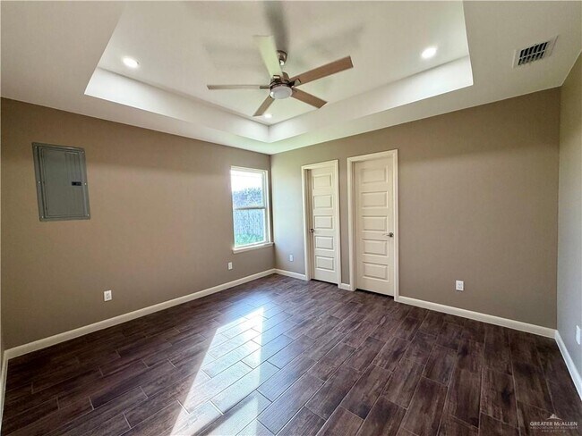 Building Photo - 19 Elmira Ave