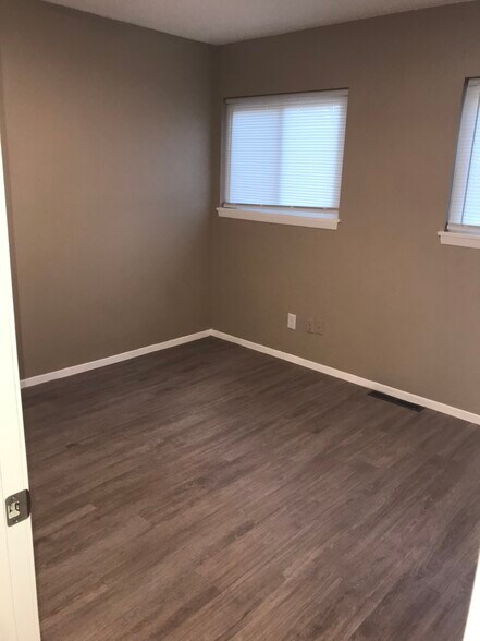 Building Photo - 8325 Grandview Ln