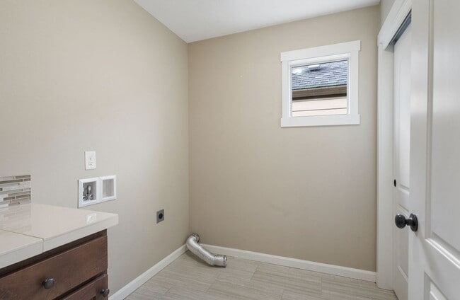 Building Photo - Woodridge - 2617A &amp; B