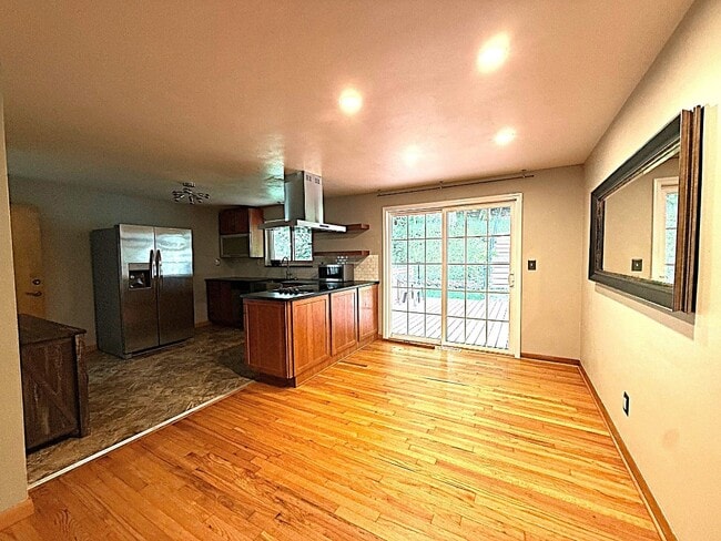 Building Photo - 908 Chestnut Ln