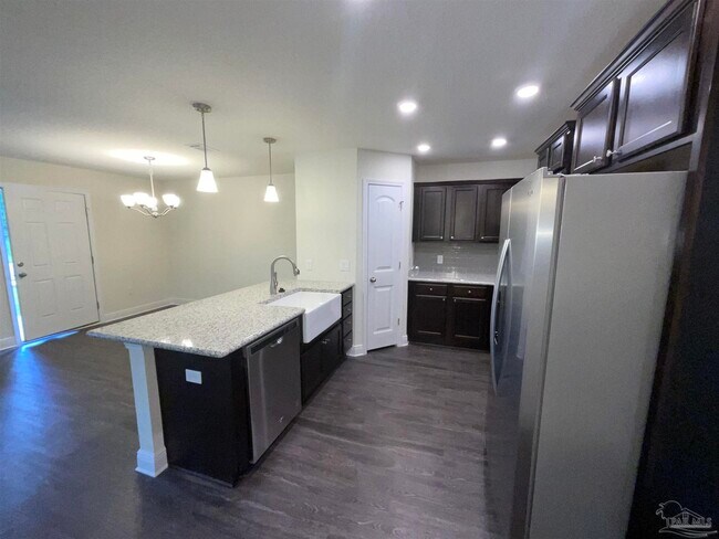 Building Photo - 5065 Peach Dr