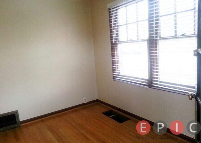 Building Photo - 237