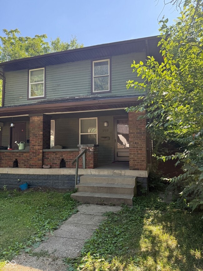 Primary Photo - 3709 N Kenwood Ave
