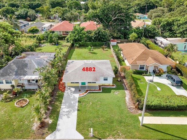 Building Photo - 4882 Jefferson Rd