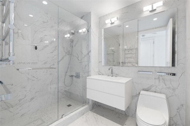 Building Photo - 1425 Brickell Ave