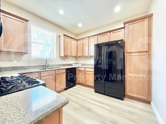 Building Photo - 17850 N 68th St