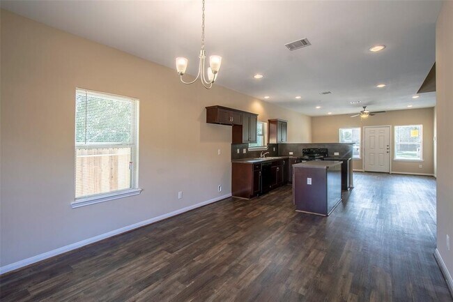 Building Photo - 8134 Cabot St