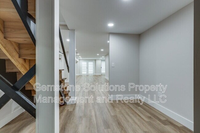 Building Photo - 1017 Jasperson Dr