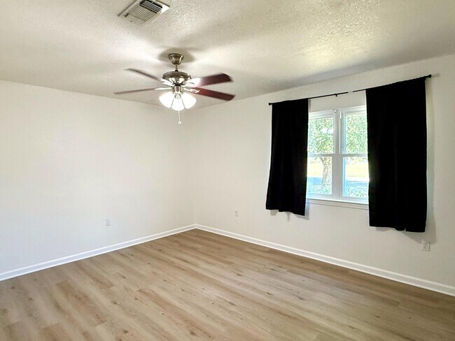 Building Photo - 606 Bayou Ln