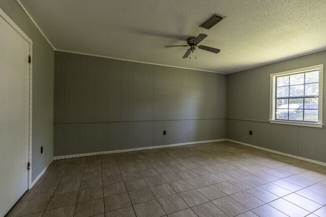 Building Photo - Charming Daphne 3 bedroom on County Road 6...