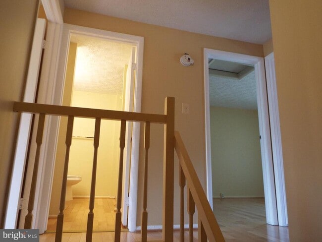 Building Photo - 3656 Woodhaven Ct