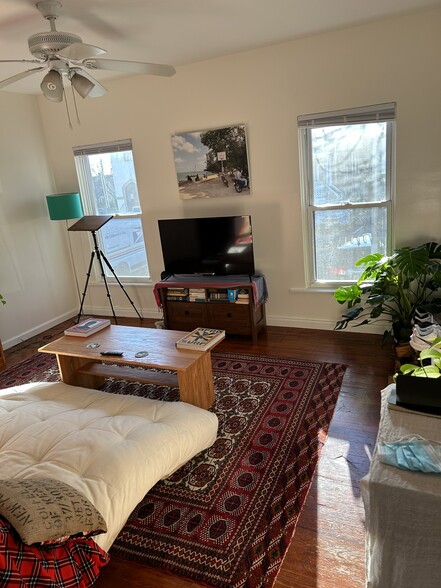Building Photo - 3005 Huntingdon Ave