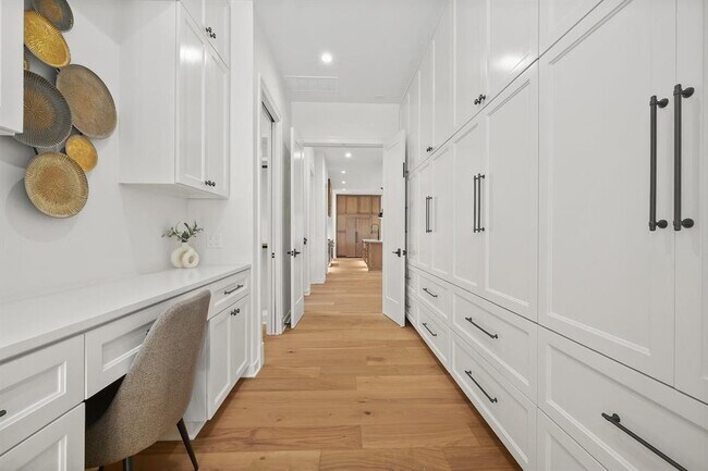 Building Photo - 5512 Shoalwood Ave