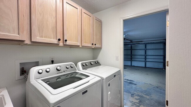 Building Photo - 7468 Aprelle Dr