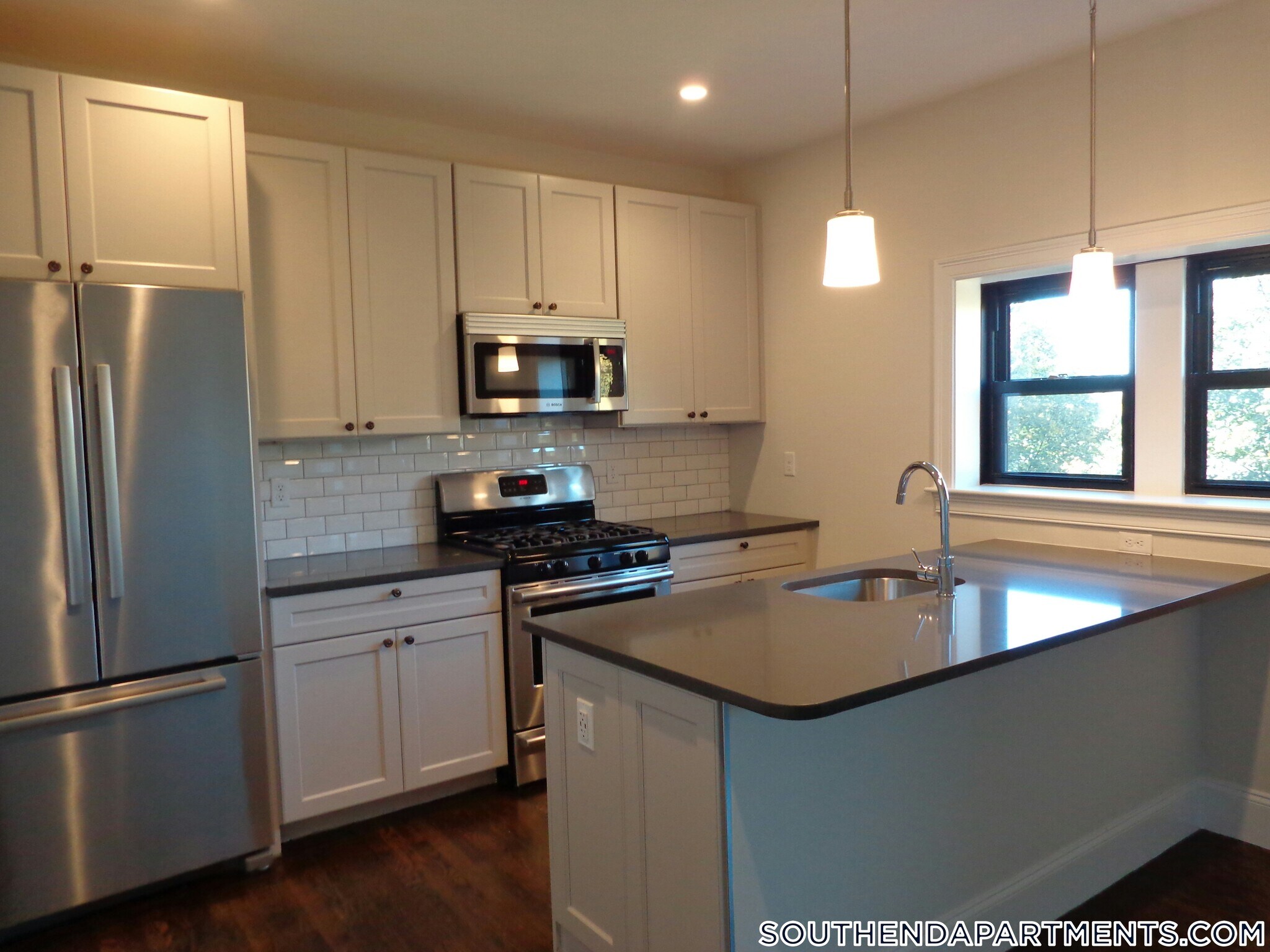 Building Photo - 11 Newcomb St