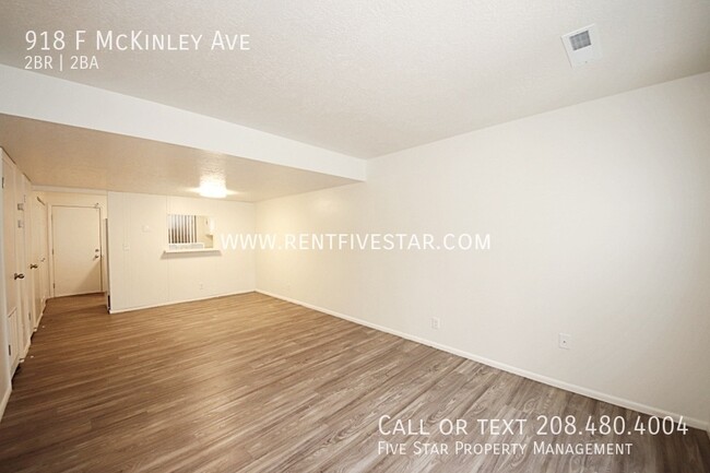 Building Photo - Spacious McKinley Townhome Available! Visi...