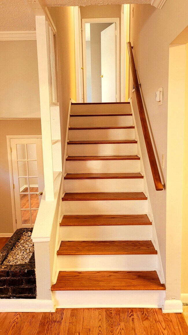 Building Photo - 2915 Lajean Dr