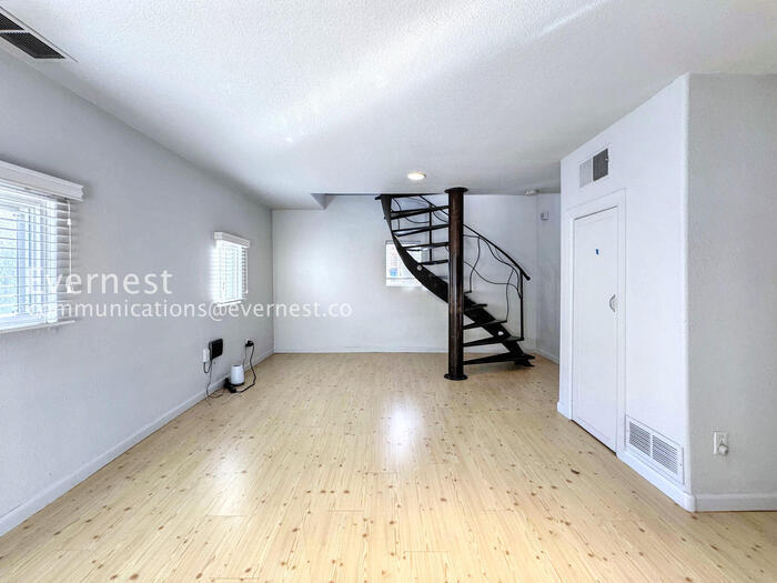 Building Photo - 4118 Wyandot St