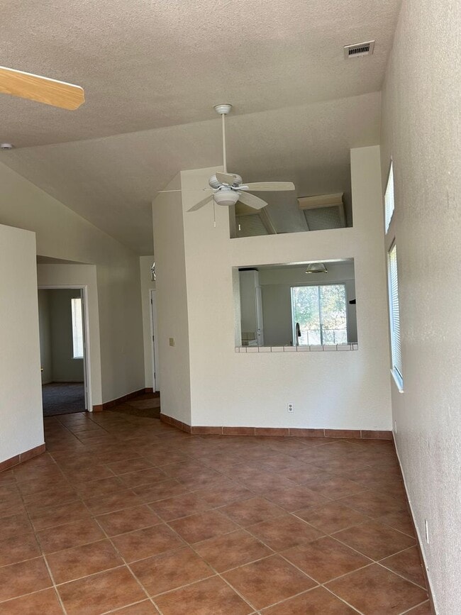 Building Photo - Beautiful 3 bedroom Home. 1st Month Free with 1 year Lease!