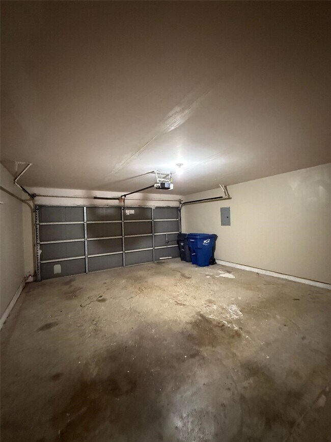 Building Photo - 2019 Bluffton Ln