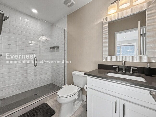 Building Photo - 3 Bed, 3.5 Bath Townhouse with Garage