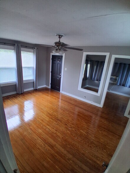 Building Photo - 1610 Breeden Ave