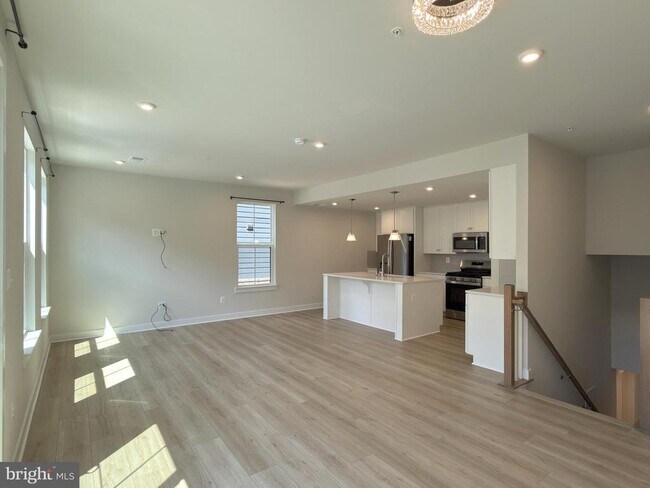 Building Photo - 14441 Albemarle Point Pl