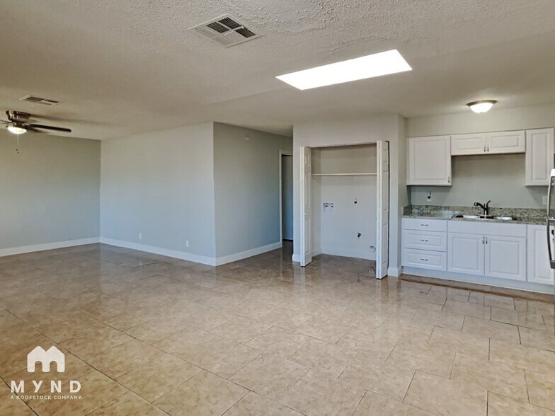 Building Photo - 1165 Hart Ave