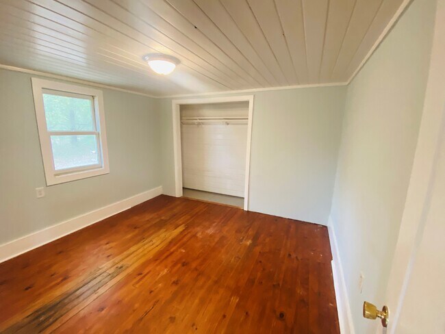 Building Photo - 289 Sherwood Rd