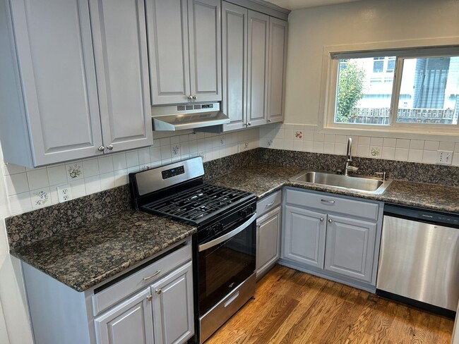 Building Photo - Wonderful 3 Bedroom, 2 Bath Home