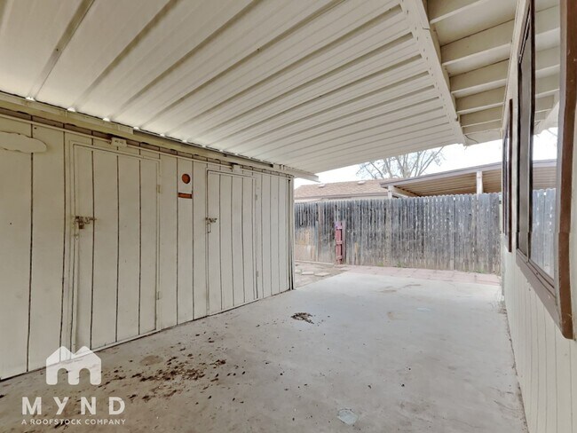 Building Photo - 1515 E Orange St