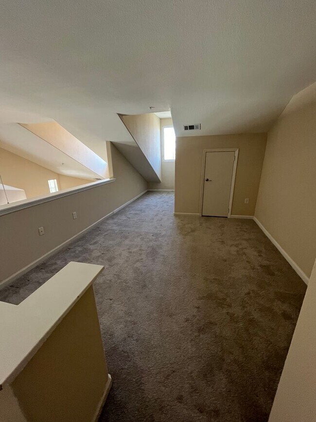 Building Photo - Condo | 2 Bed | 2 Bath | 1728SF | Tenant P...