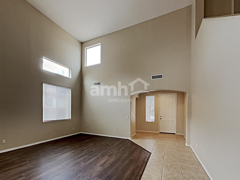 Building Photo - 17015 W Ipswitch Way