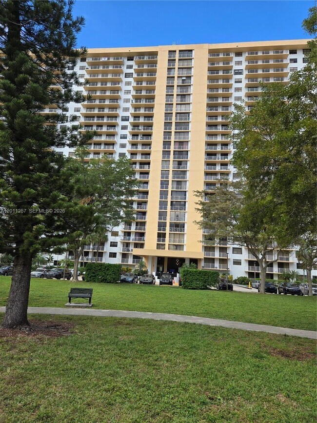 Building Photo - 290 174th St