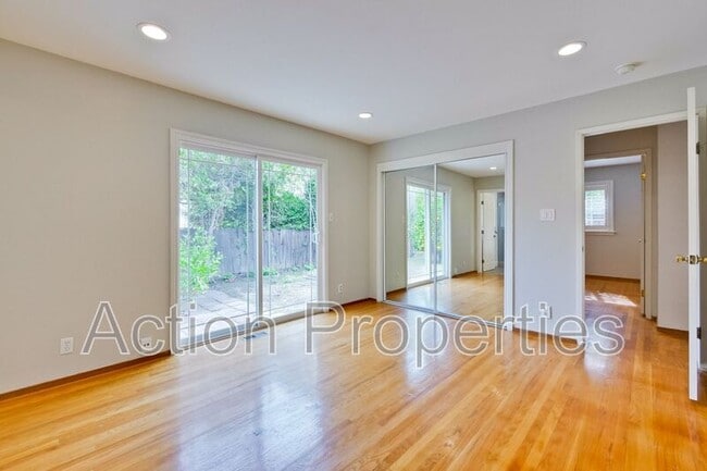 Building Photo - 1650 Goldfinch Way