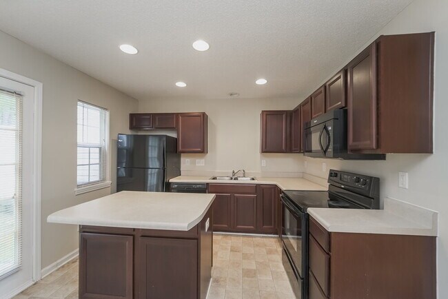 Building Photo - 16927 Greenlawn Hills Ct