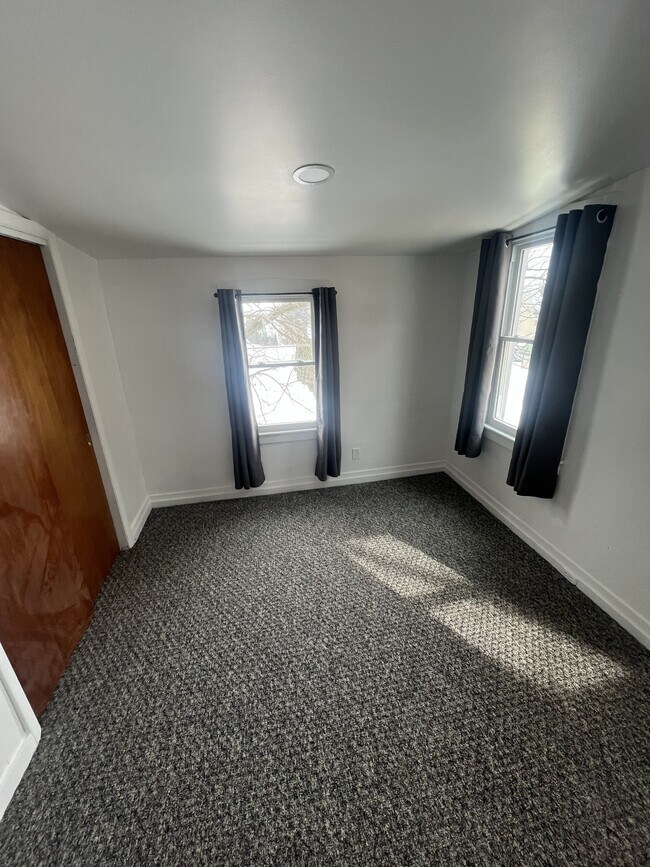 Building Photo - 303 W Main St