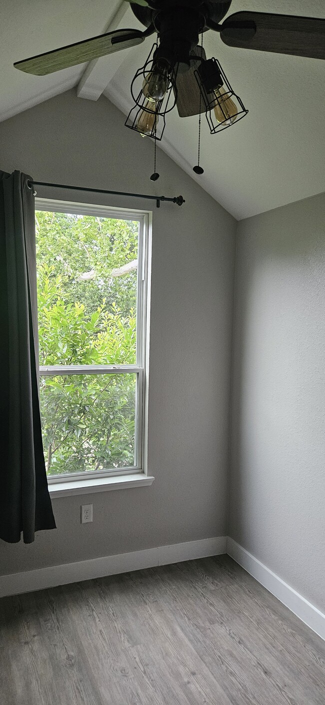 Building Photo - 3014 E 16th St