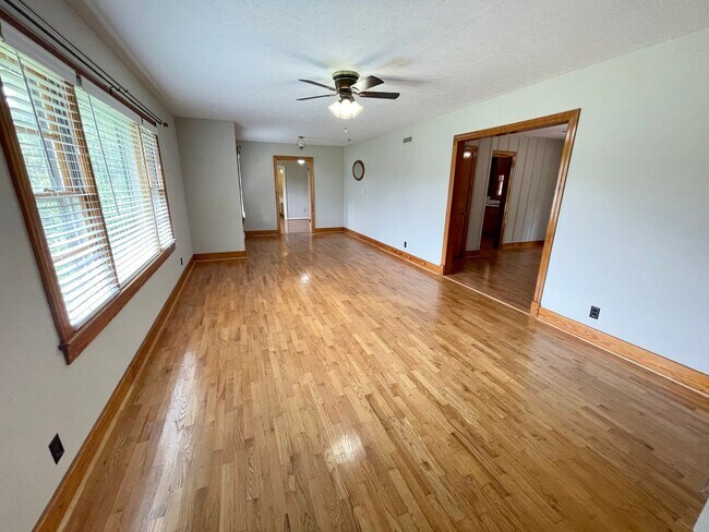 Building Photo - Nice home near downtown Athens!