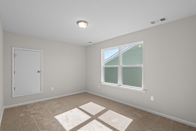 Building Photo - 8132-8132 Snelling Dr