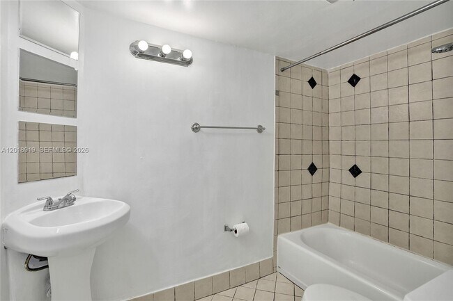 Building Photo - 1601 NE 191st St