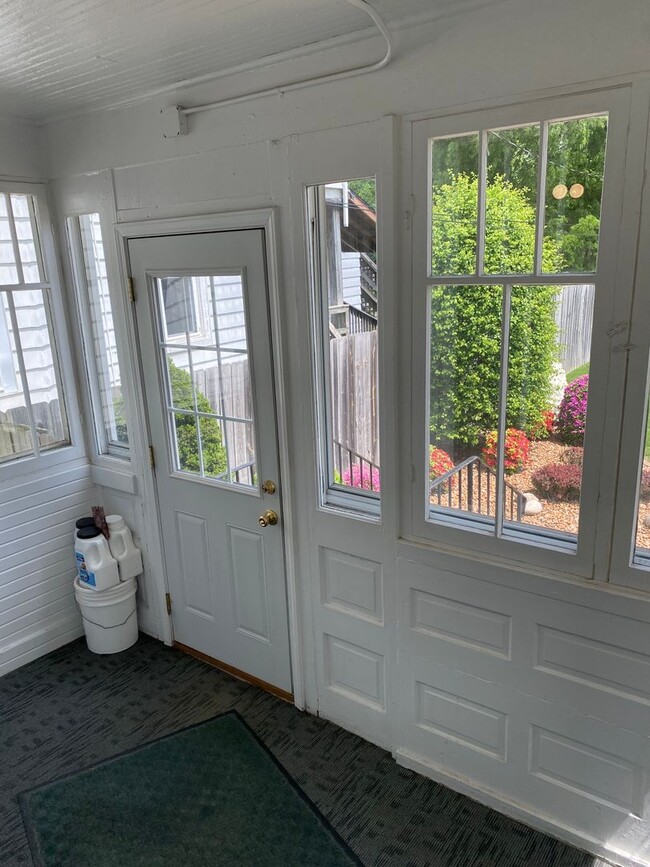 Building Photo - 914 S 2nd St