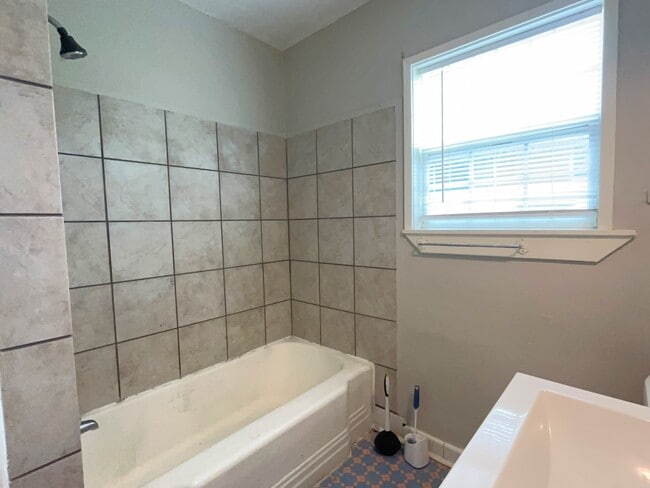 Building Photo - 2308 8th St