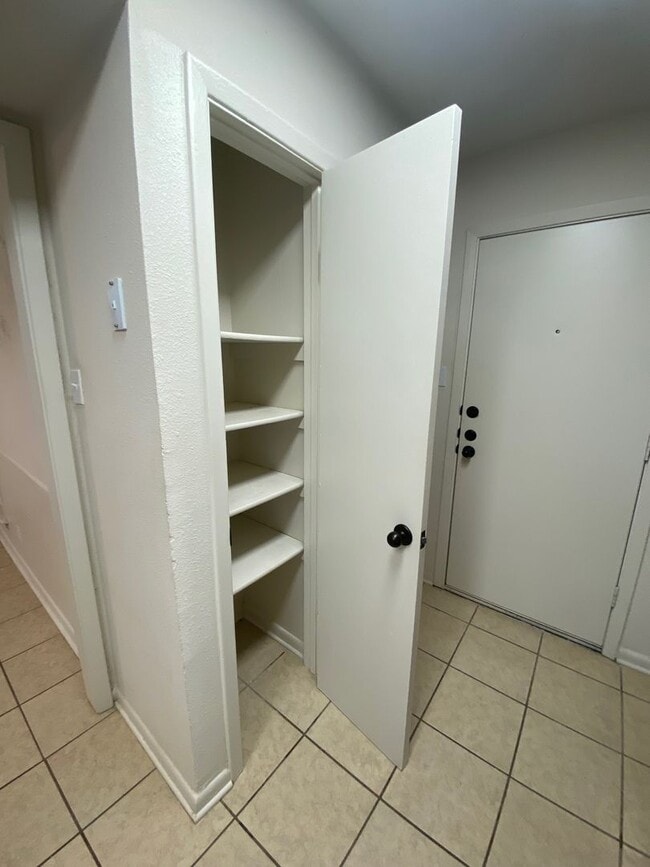 Building Photo - Duplex Homes 3/2/2