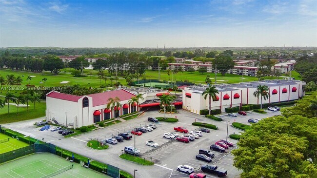 Building Photo - 9820 S Hollybrook Lake Dr